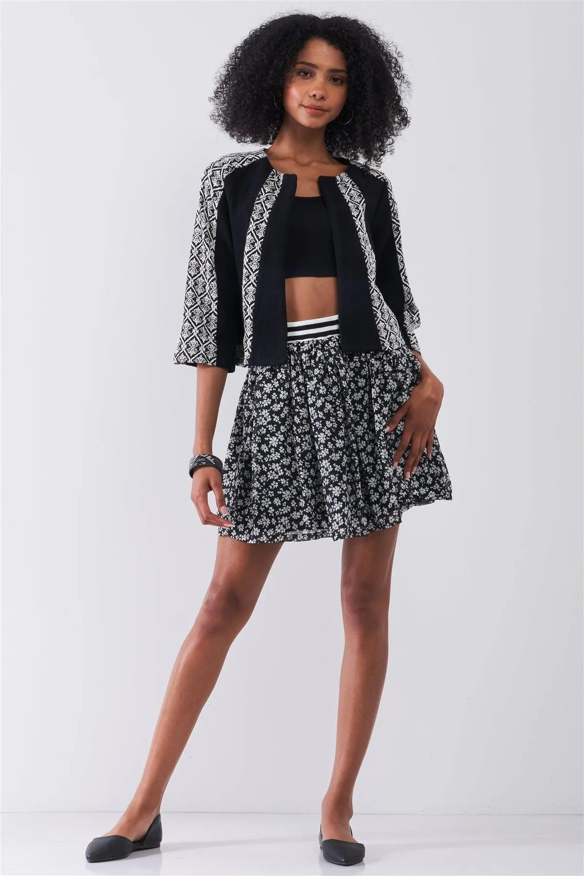 Black & White Damask Print Round Neck Open Front 3/4 Sleeve Cropped Jacket /2-2-1