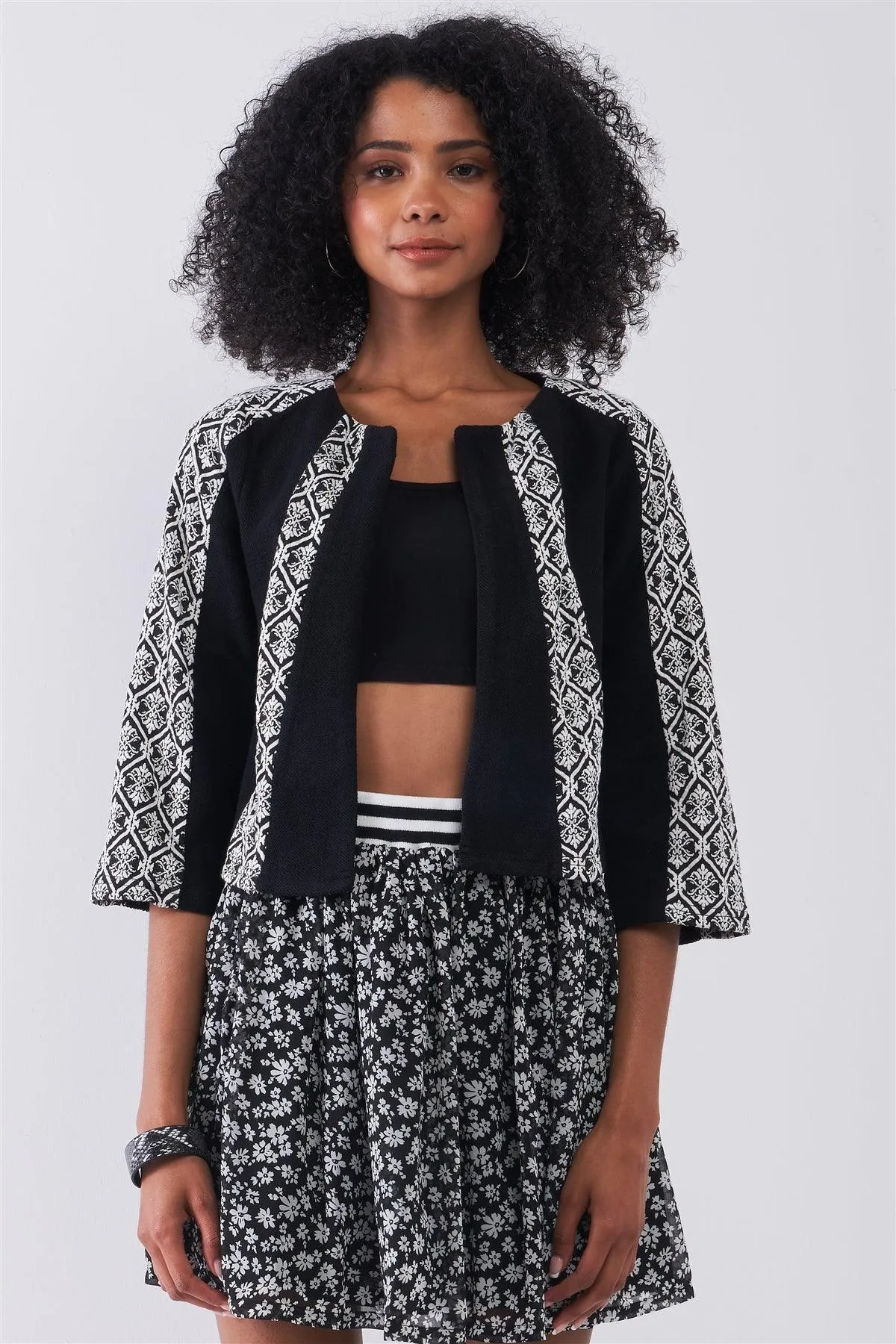 Black & White Damask Print Round Neck Open Front 3/4 Sleeve Cropped Jacket /2-2-1