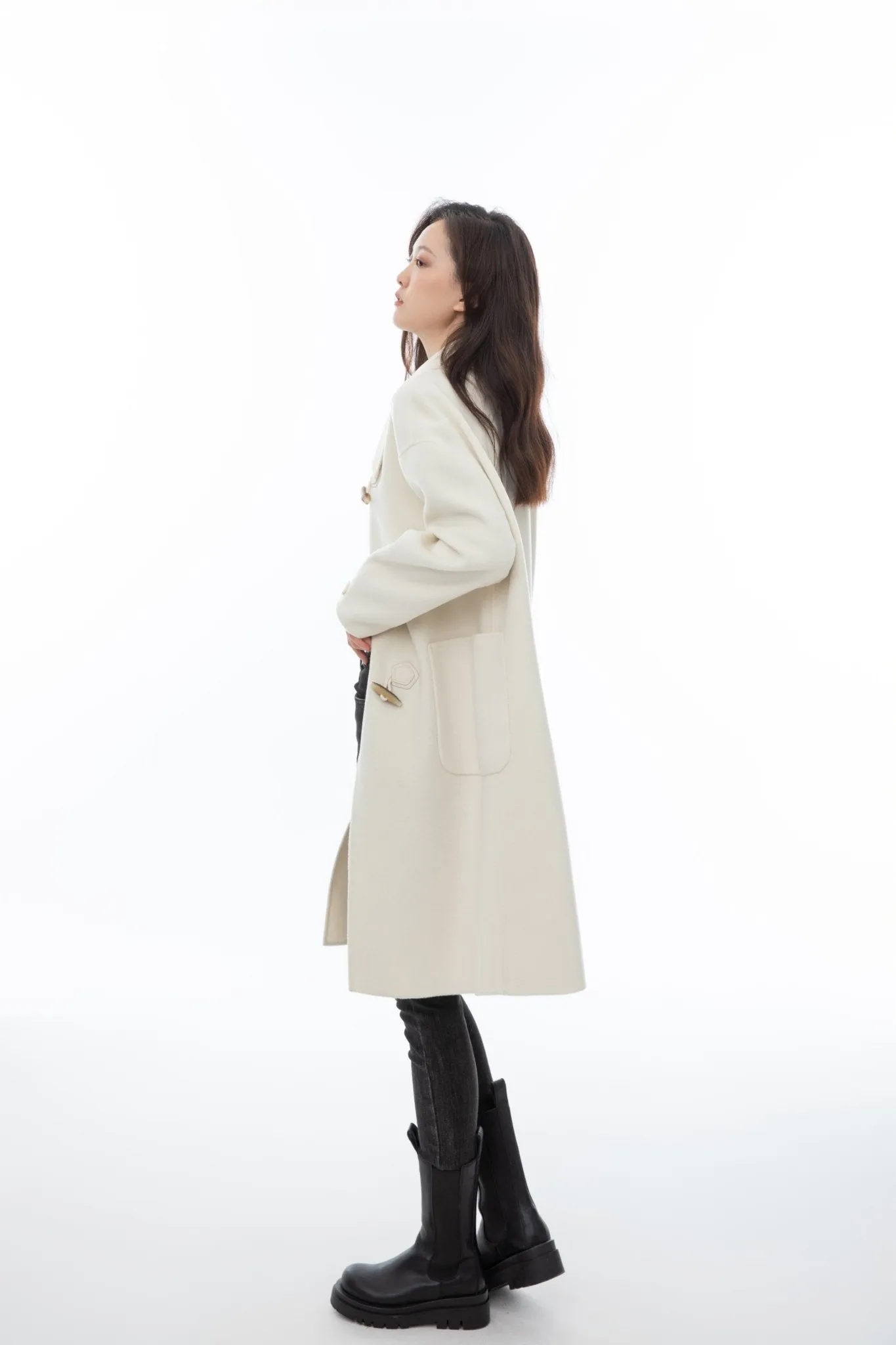 Cozy White Double Wool Overcoats with Horn Button